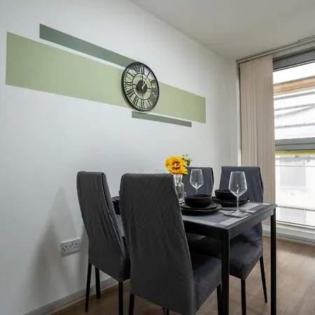 Apartamento Stylish And 2 Bedroom - Free Parking